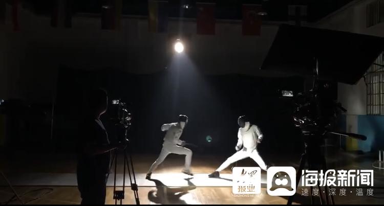 24 岁青岛小伙程亮投身临沂击剑事业，助